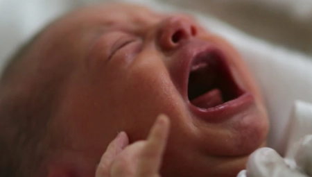 SAMO JE BAKA SUMNJALA DA GA RODITELJI ZLOSTAVLJAJU Sa tri meseca je imao frakturu lobanje, oštećenje mozga, polomljene ruke i stopala