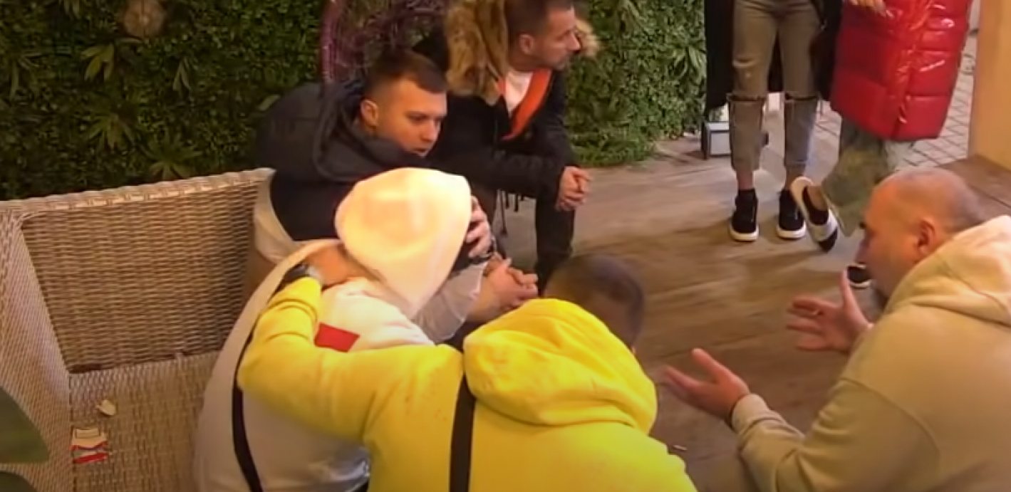 SASULI MU ISTINU U LICE! Zadrugari odvukli slomljenog Dejana od Dalile, pa ga podsetili gde je ona bila kad je on lupao sve!