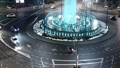 TEŠKA SAOBRAĆAJKA NA SLAVIJI: Udario u 10 automobila, a onda se prevrnuo, ima i povređenih