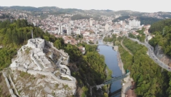 DRŽAVA DAJE DUPLO VIŠE NOVCA ZA DECU: Evo kolika je pomoć za bebe, kolika za đake i majke - i koliko je izdvojeno za LEČENJE