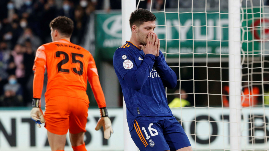 POTPUNO RASULO U REALU! Španci tvrde: Osmorica igrača napušta Madriđane, poznato da li je među njima i Jović