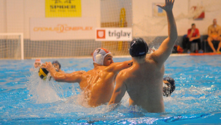 KRAGUJEVČANI SPECIJALISTI ZA NOVOBEOGRAĐANE Radnički bolji i u duelu Regionalne vaterpolo lige