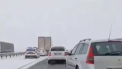 OPŠTI KARAMBOL NA AUTOPUTU ZA NOVI SAD Više saobraćajnih nesreća kod Batajničke petlje, Hitna pomoć na licu mesta (VIDEO)
