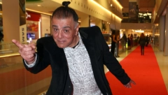AKI RAHIMOVSKI JE PRE TRI GODINE DOBIO DETE Pevač sa 64 godine postao tata, voleo je skoro tri decenije mlađu Slovenku!