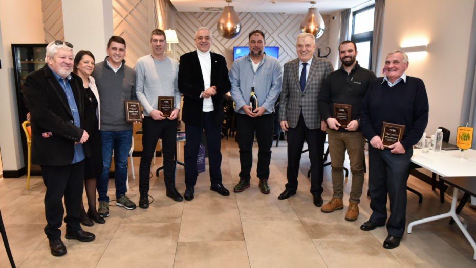 Gradonačelnik Bakić prisustvovao svečanoj dodeli priznanja najboljim trenerima u tradicionalnoj akciji RTV „Yueco“ iz Subotice