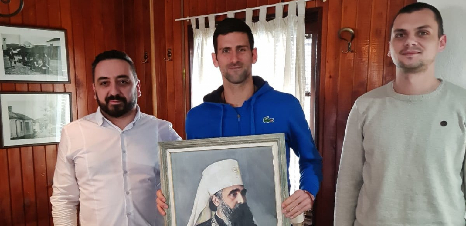 NEVIĐENO ODUŠEVLJENJE KADA SE NOVAK POJAVIO NA VRATIMA Kao da se radi o jednom od nas, a ne čoveku koga zna cela planeta (FOTO, VIDEO)