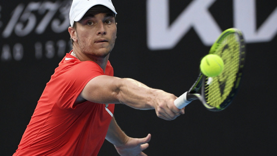 KECMANOVIĆ ODUŠEVLJEN ATMOSFEROM Srpski teniser razbio Gaskea, pa otkrio šta mu je pomoglo da pronađe igru na šljaci