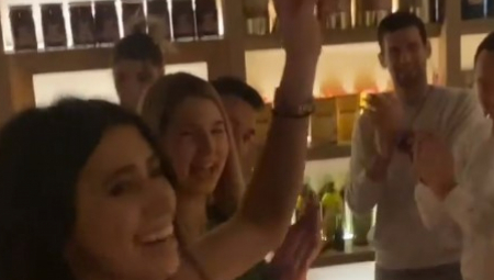 SVE STIŽE Novak uhvaćen kako se zabavlja, povod je sjajan, društvo još bolje (VIDEO)