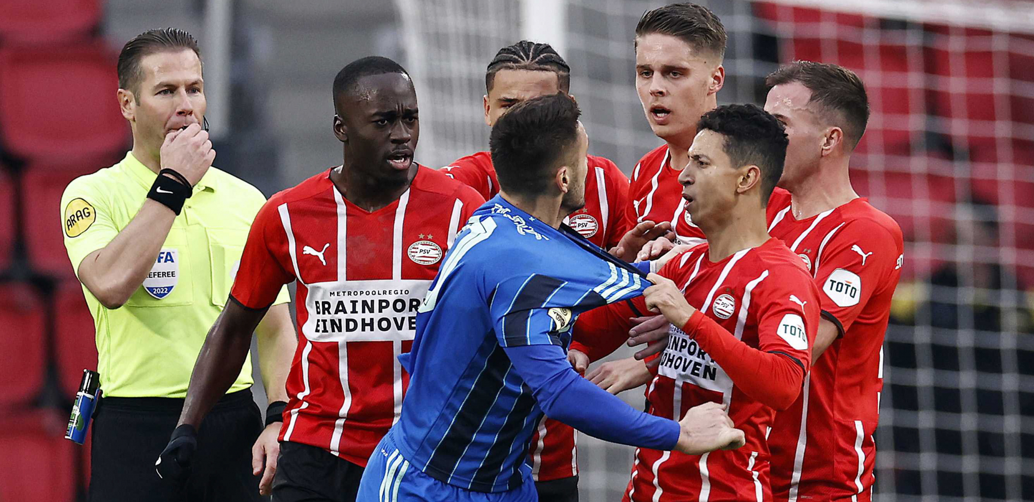 HVATALI SE ZA GUŠU Tadić u klinču, svi krenuli na Srbina, a on im uzvratio potezom koji je rešio derbi (VIDEO)