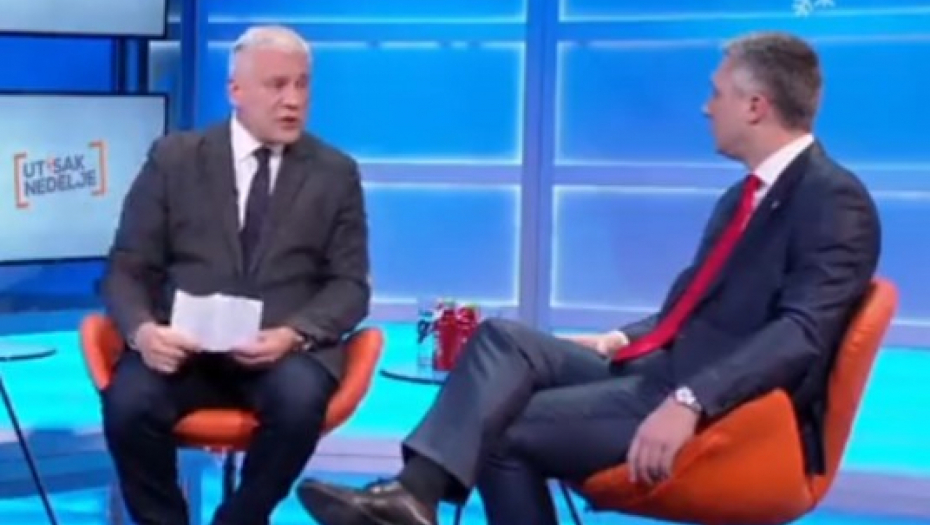 "KLEČALI STE U SREBRENICI, PRIZNALI NEPOSTOJEĆI GENOCID - ZATO VAS JE NAROD I SMENIO!" Boško Obradović unakazio Tadića, opšti haos u studiju! (VIDEO)