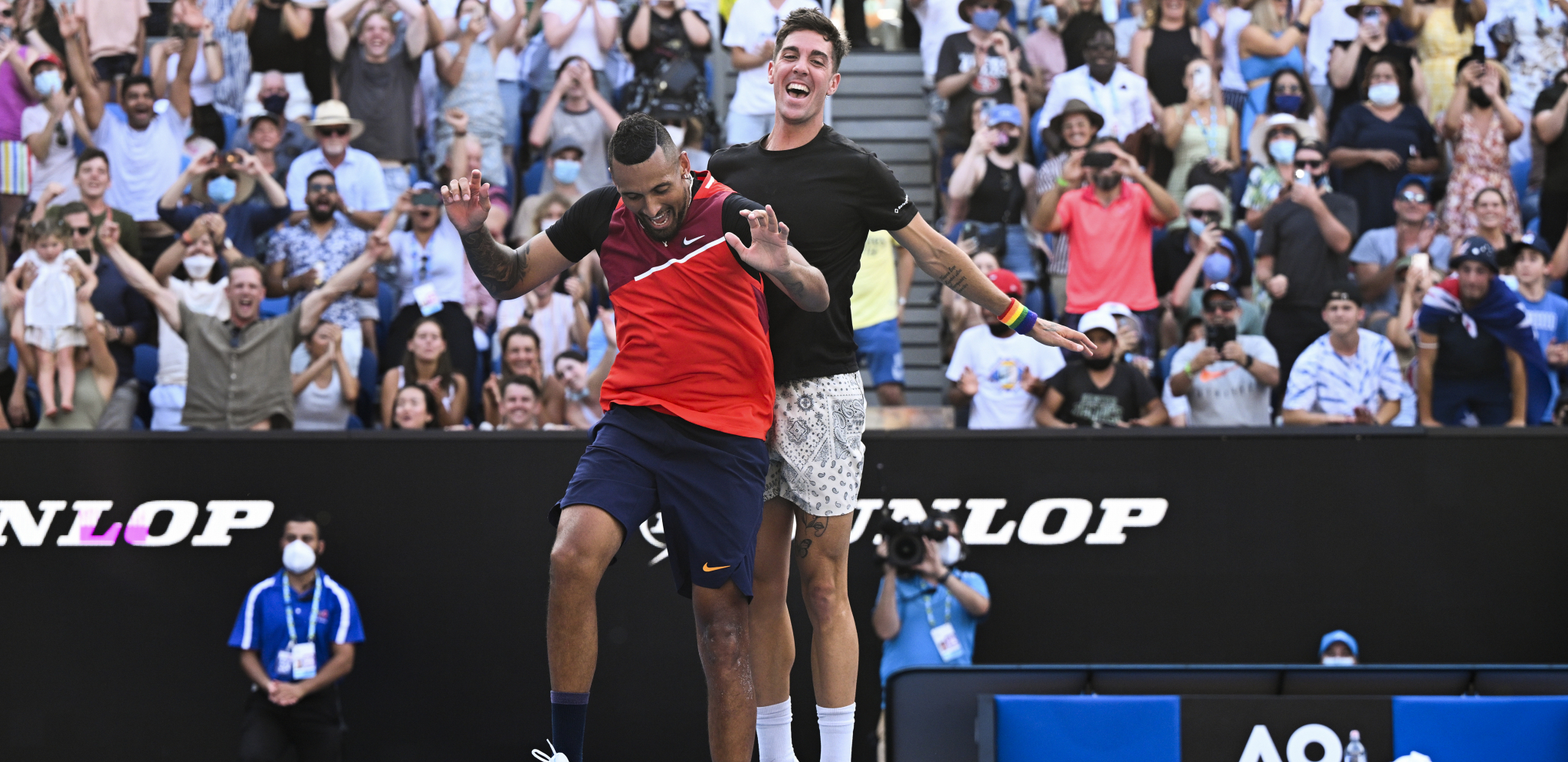 FRKA PRED SVLAČIONICOM Sve se zakuvalo zbog Hrvata, a tu je i nevaljali dečko belog sporta (VIDEO)