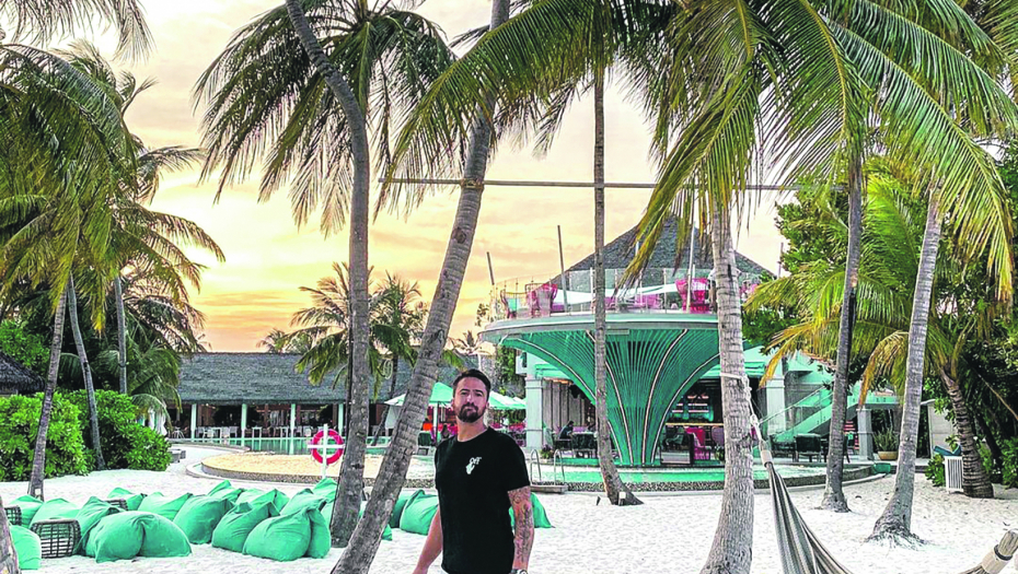 ŽIVI KAO CAR! Tipsarevići uživaju na plaži (FOTO)