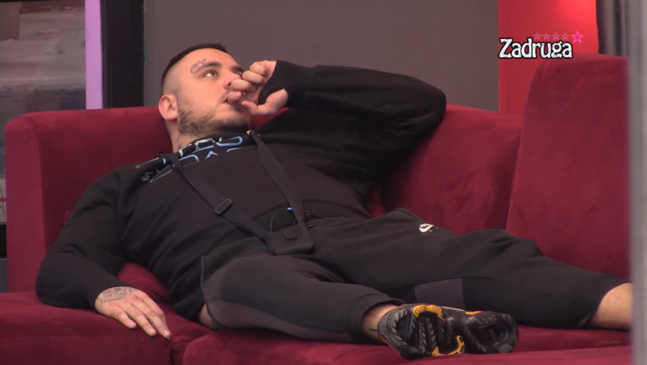 NEŠTO GA TIŠTI! Filip u svojim mislima, sve zanima zbog čega je ovakav!