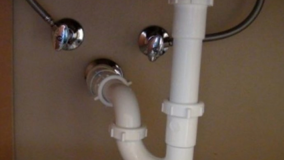 NE TROŠITE PARE NA MAJSTORA Na ovaj lak način potpuno otpušite odvod za tren oka