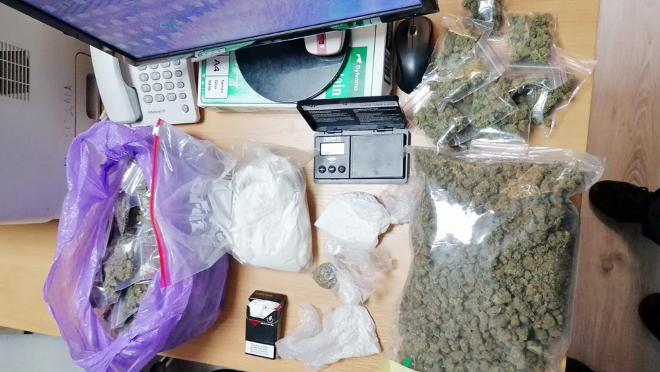 PAO DILER U NOVOM SADU Policija u stanu pronašla više vrsta droge