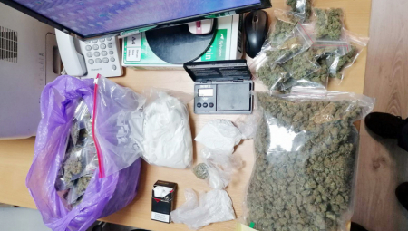 PAO DILER U NOVOM SADU Policija u stanu pronašla više vrsta droge