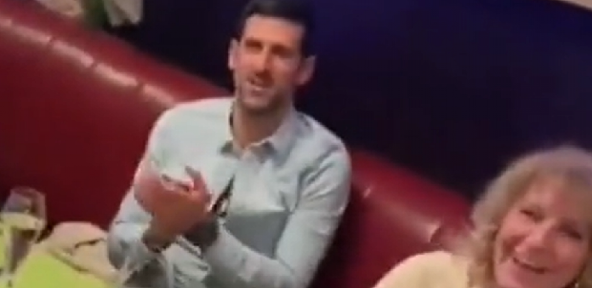 SJAJNA ATMOSFERA U PORODICI ĐOKOVIĆ! Evo kako je Novak proslavio majčin rođendan! (VIDEO)