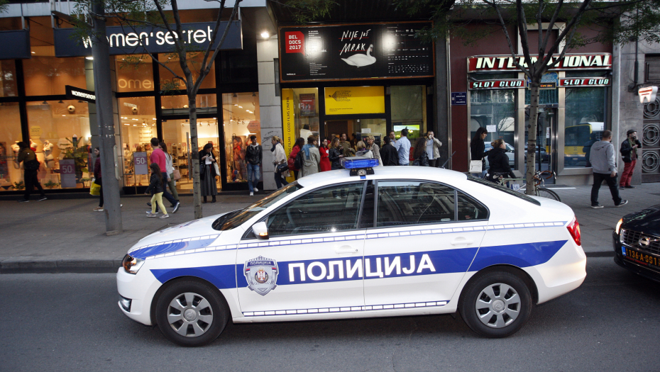 ZVAO TELEFONOM I PRETIO DA ĆE BACITI BOMBU Policija uhapsila muškarca iz Vrnjačke Banje