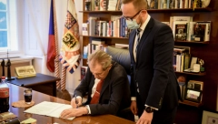 VELIKO PRIJATELJSTVO ČEŠKE I SRBIJE Miloš Zeman potpisao...