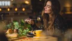 DOŽIVITE NERVNI SLOM KAD ČUJETE ZVUK MLJACKANJA To može da bude simptom ove bolesti!