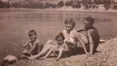 POGODITE KO JE DEVOJČICA SA FOTOGRAFIJE? Ona je naša najpoznatija glumica, a muž joj je muzička zvezda!