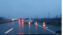 SAOBRAĆAJNA NESREĆA KOD SREMSKE MITROVICE Sudarila se dva automobila, jedna osoba poginula, četiri teško povređene