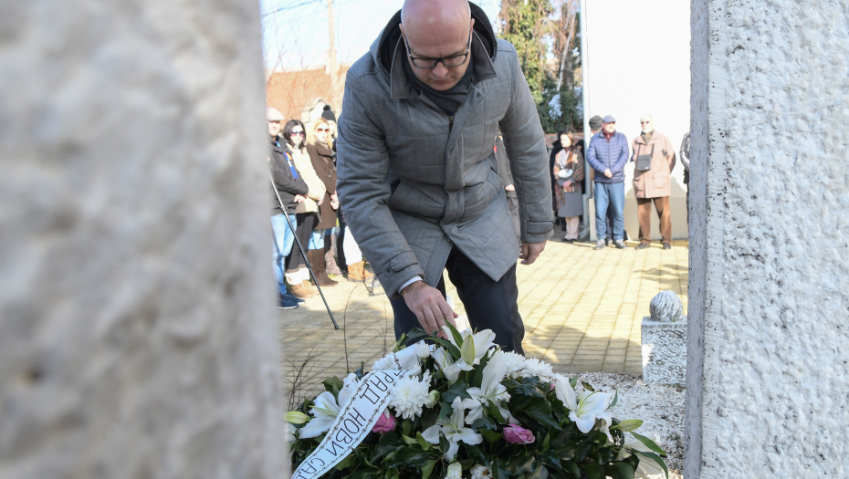 NOVI SAD OBELEŽIO DAN SEĆANJA NA ŽRTVE HOLOKAUSTA Vučević: Ako neko može da razume stradanje Jevreja, onda je to srpski narod