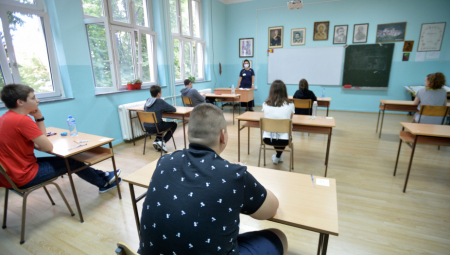 DEOBA ĆELIJA I MATICA SRPSKA NAMUČILI OSMAKE Ove stvari su učenicima danas bile najteže na testovima iz predmeta po izboru