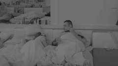 PREKO SVIH DO NJEGA! Dalila pregazila Dina i Mateju da bi legla pored Cara, on joj rekao ovo, pa čvrsto zagrlio i pribio uz sebe!