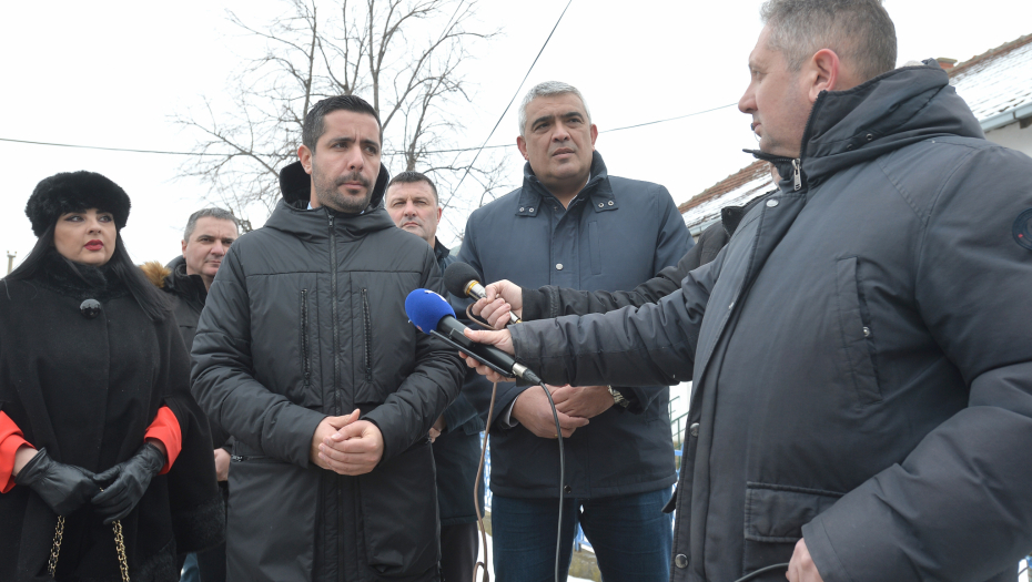 BEZBEDNOST ŠKOLA NA PRVOM MESTU Momirović: Ministarstvo uložilo 60 miliona dinara u sigurnost obrazovnih institucija