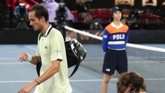 LOŠA VEST PRED FINALE! Organizatori Australijan Opena kaznili Medvedeva!