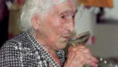 DOŽIVELA 122 GODINE, A CEO ŽIVOT PILA I PUŠILA CIGARETE Ovo je tajna njene dugovečnosti!