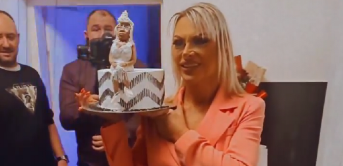 OVAJ DETALJ S ROĐENDANA MARIJE KULIĆ JE PROMAKAO SVIMA! Evo šta piše na poklonu koji je Miljana posvetila svojoj majci!