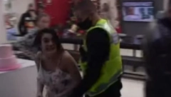 VALJALA SE PO PODU I LOMILA SVE PRED SOBOM Viktorija urlala: Imam nalaz od psihijatra, hoću da se diskvalifikujem!