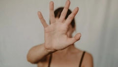 PRETVARALA SAM SE U ČUDOVIŠTE Ona je progovorila o čudnoj bolesti, a sve žene bi trebalo da se upoznaju sa simptomima!