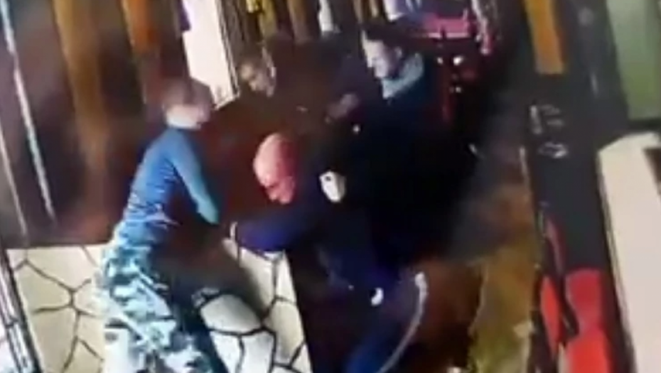 KRVAVI OBRAČUN U GROCKOJ Pucnjava i tuča u kafiću! (FOTO)