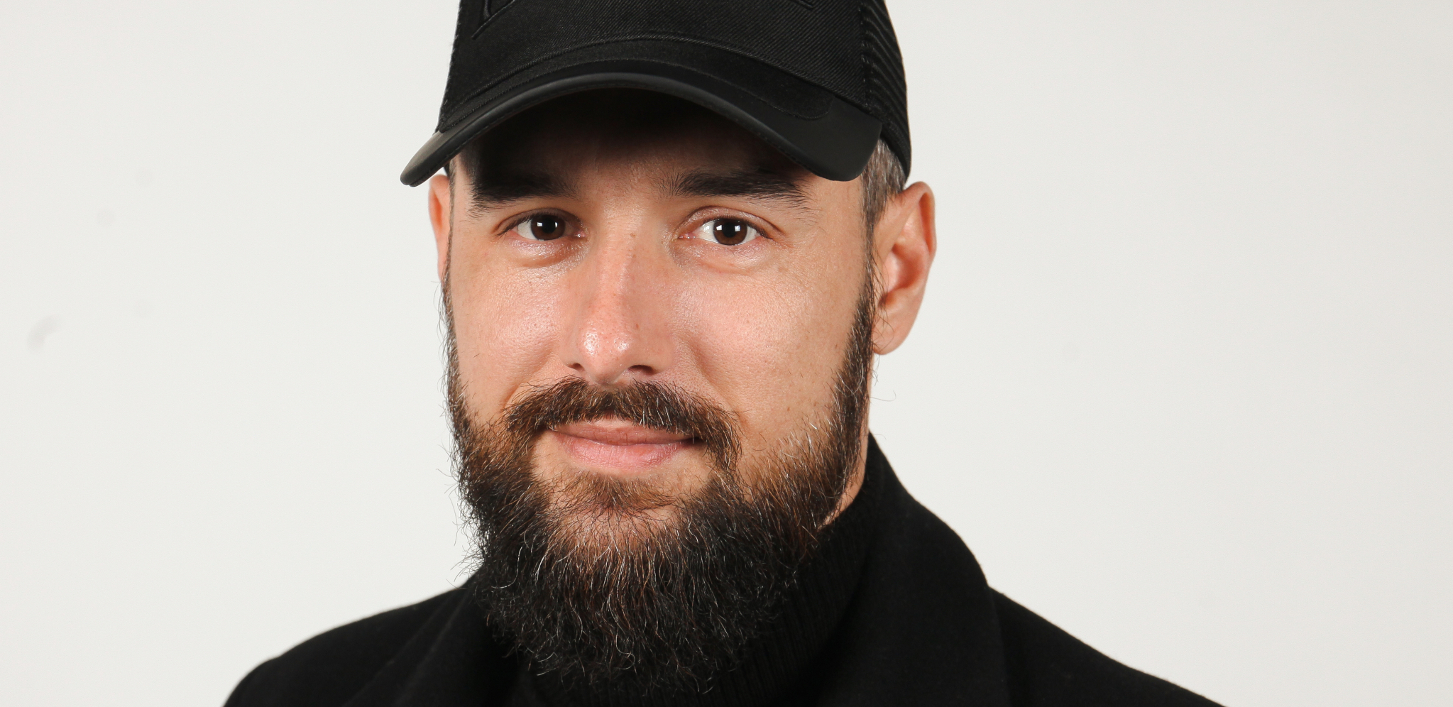 DA LI BISTE GA PREPOZNALI? Nemanja Stevanović totalno promenio lični opis, a komentari se samo nižu, upoređuju ga sa ovim glumcem