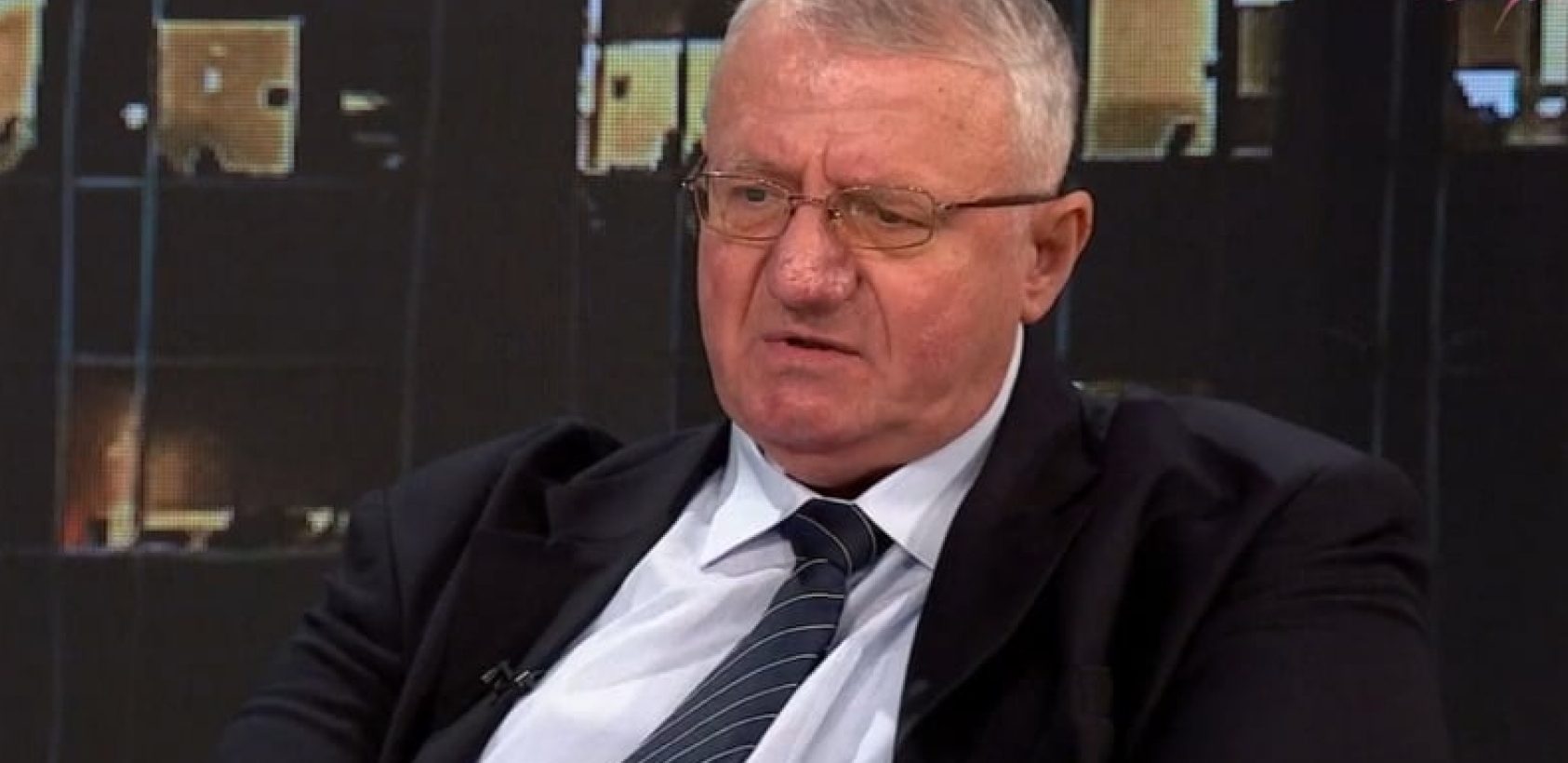 SRBIJA MORA DA IZDRŽI Šešelj ogolio podlu akciju zapadnih sila - Ne sme biti oklevanja, ne sme biti uzmicanja! (VIDEO)