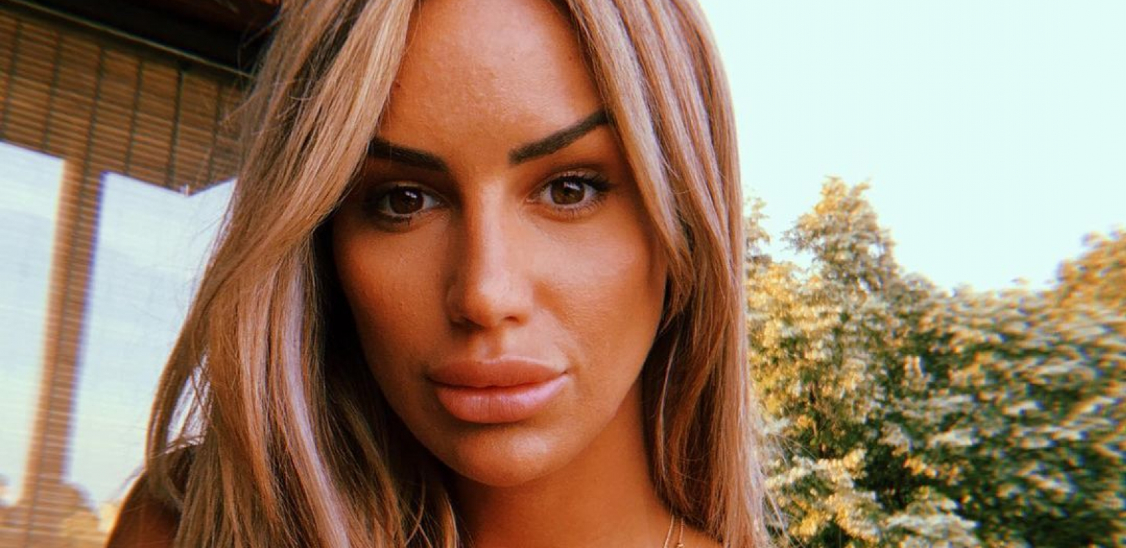 PUTOVANJE SE ISPLATILO, IZABRALA OVU VREDNU STVAR! Pobednica Zadruge se pohvalila luksuznim automobilom! (FOTO)