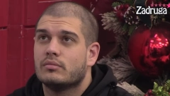 VIŠAK KILOGRAMA, PRLJAVA ODEĆA I NEUREDNA BRADA! Isplivala nikad viđena fotka Dejana Dragojevića dok je bio u braku sa Dalilom, neprepoznatljiv!