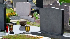 HOROR NA GROBLJU U IRIGU Porodica došla na sahranu i zatekla jeziv prizor, šraf od sanduka odvijen, iz pogrebnih usluga kažu da ne pamte ovakav slučaj