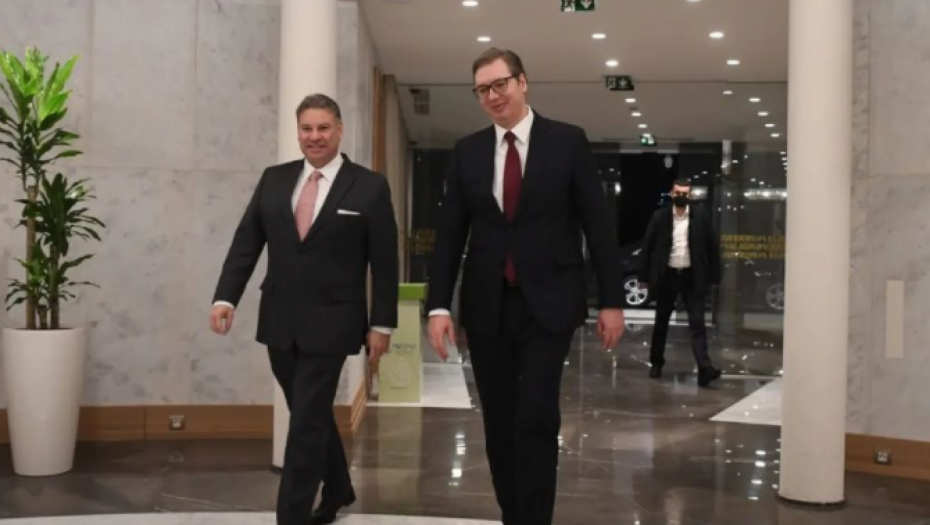 PREDSEDNIK VUČIĆ SA ESKOBAROM Važni razgovori!