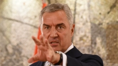 POLITIČKI KAMELEON Đukanović se klanja OVK teroristima, a pogledajte snimak iz 1998. godine (VIDEO)