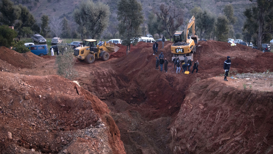MOLIMO SE BOGU DA JE ŽIV Spasioci konačno došli do dečaka (5) u bunaru, NE ZNA SE U KAKVOM JE STANJU, ali nezvanično...