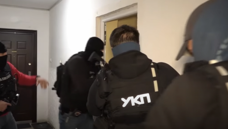 U BEOGRADU I NIŠU PALI ČLANOVI ORGANIZOVANE GRUPE ZA KRIJUMČARENJE LJUDI Zaradu su delili u zavisnosti od zadatka koji su imali