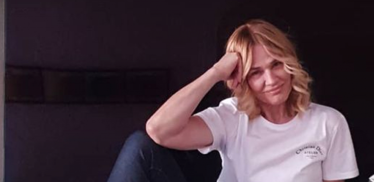 LATICE RUŽA PO PUTU Olivera Balašević unuku i snajku dočekala na nesvakidašnji način, emotivni prizori sve ostavili bez teksta (FOTO)