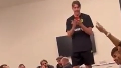 VLAHOVIĆ VEĆ NAPRAVIO ŠOU U JUVENTUSU! Dok Firenca tuguje, Srbin peva i dobija ovacije! (VIDEO)