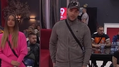 TVOJA MALA JE BILA SA NJIH PETORICOM! Mensur žestoko ponizio Anu Jovanović pred svima, a odgovor Anđela zaprepastio sve!