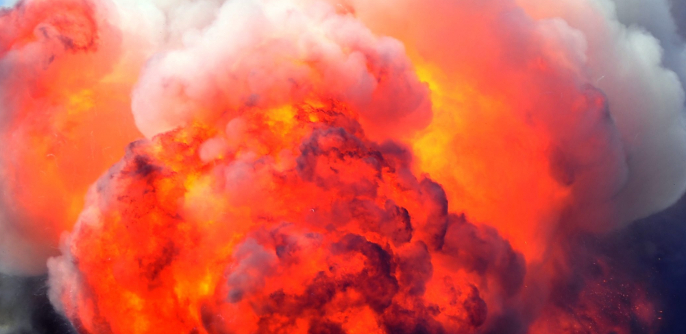 ODJEKNULA SNAŽNA EKSPLOZIJA, AUTO DIGNUT U VAZDUH Šestoro ranjenih, uključujući 12-godišnje dete u Melitopolju