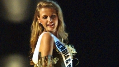 BILA JE MUZA ROBERTA KAVALIJA: Sanja Papić i dalje pleni lepotom, ljubavnu bajku joj je prekinula tragedija od koje se još oporavlja